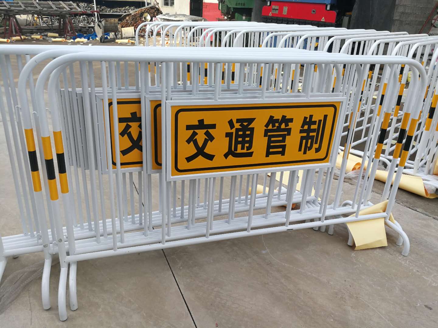 交警支隊(duì)安?；顒?dòng)護(hù)欄